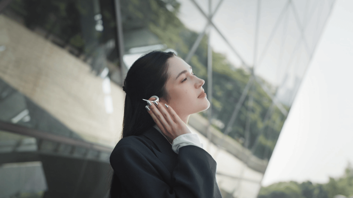 Many users worry that open-ear earbuds may feel loose during daily movement.